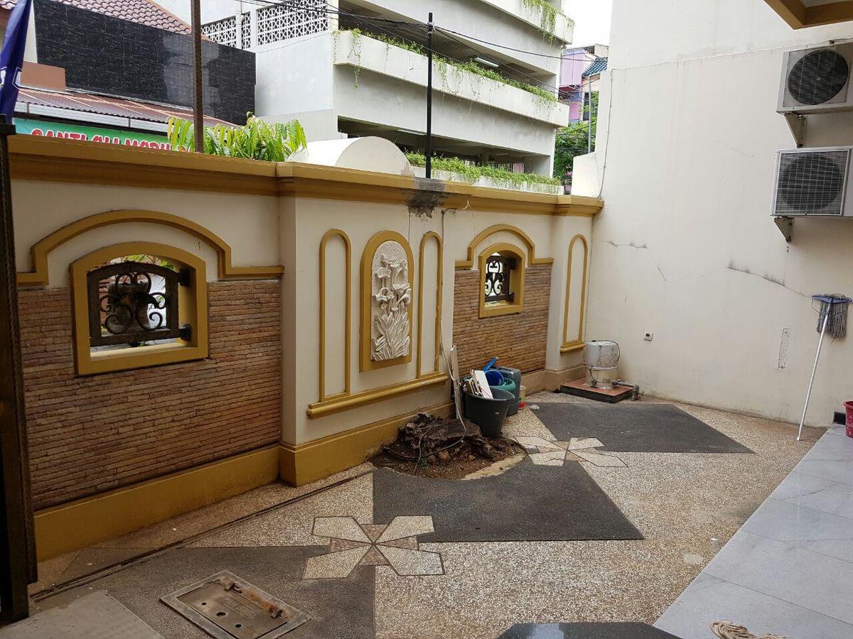 The Backpacker Semarang Hostel Exterior photo