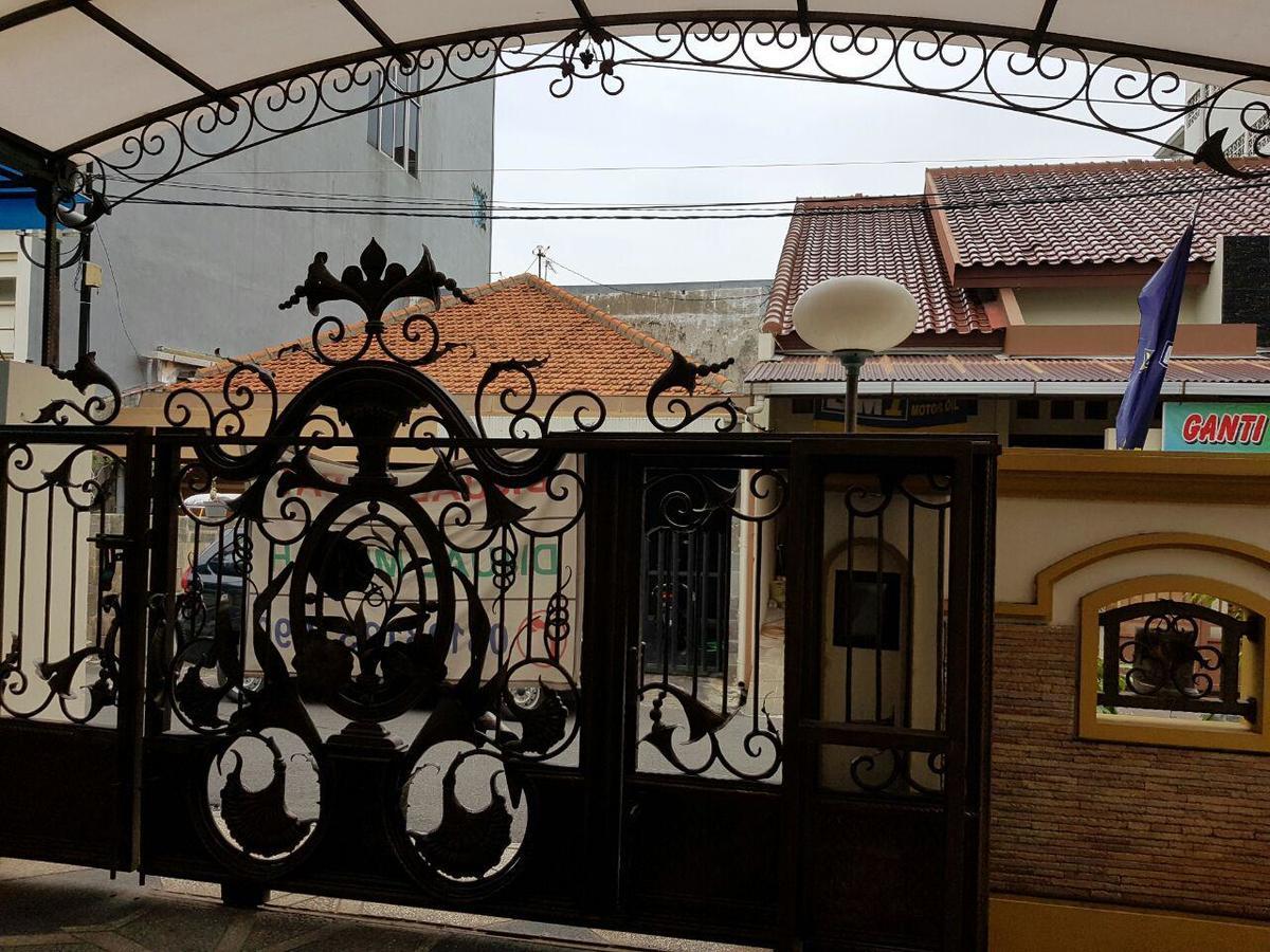 The Backpacker Semarang Hostel Exterior photo