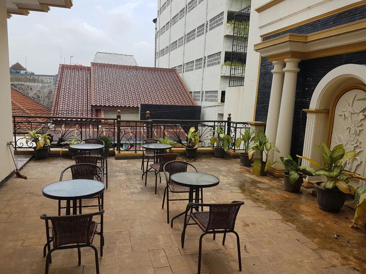 The Backpacker Semarang Hostel Exterior photo