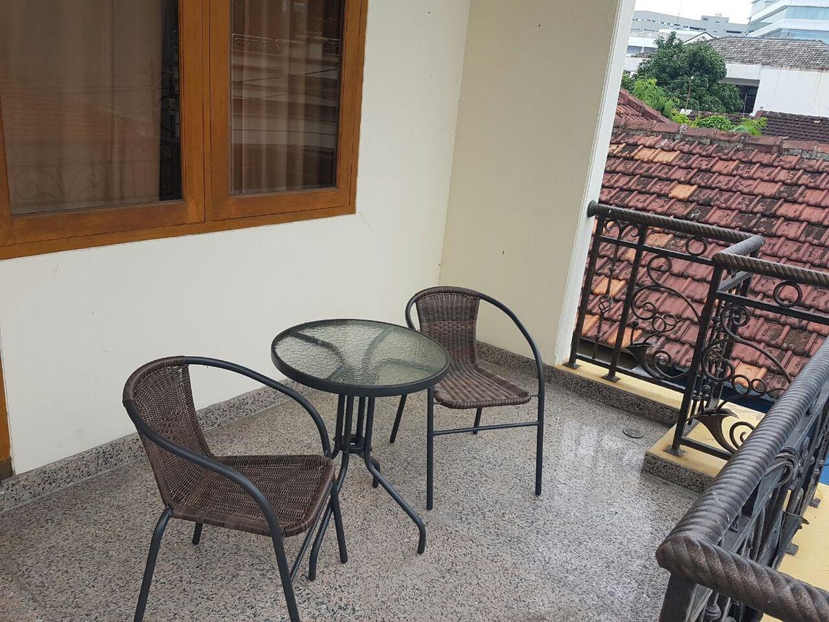 The Backpacker Semarang Hostel Exterior photo