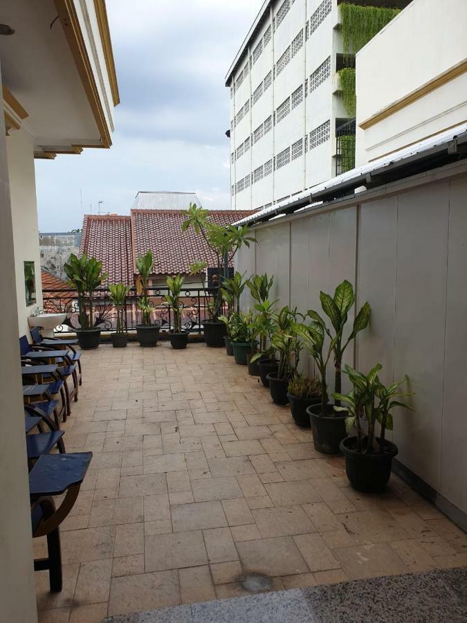 The Backpacker Semarang Hostel Exterior photo